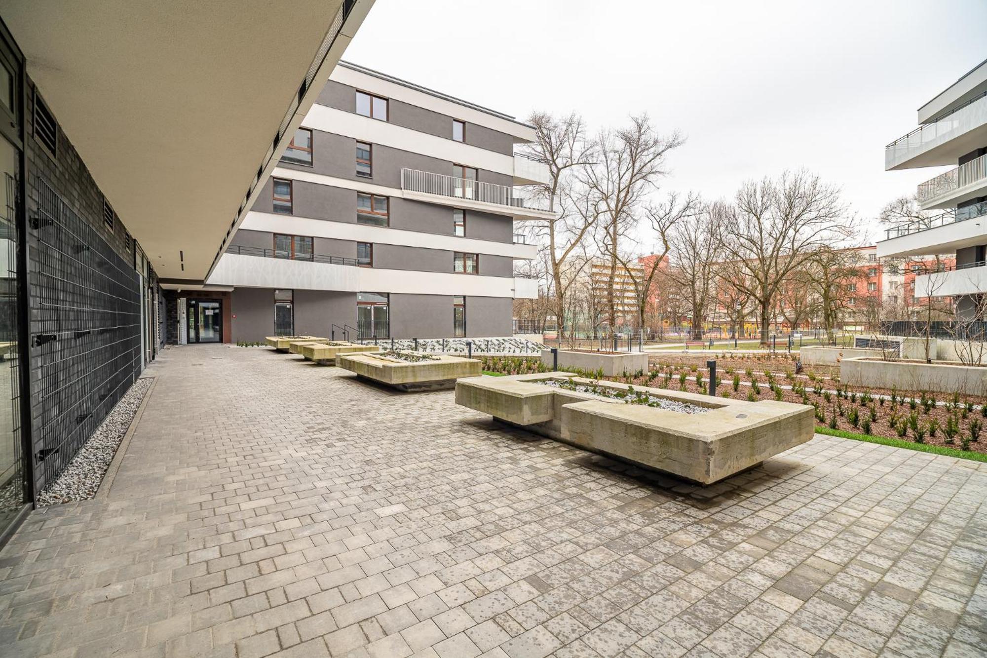 Apartment Business - 47m2, Balcony And Parking By Rentujemy